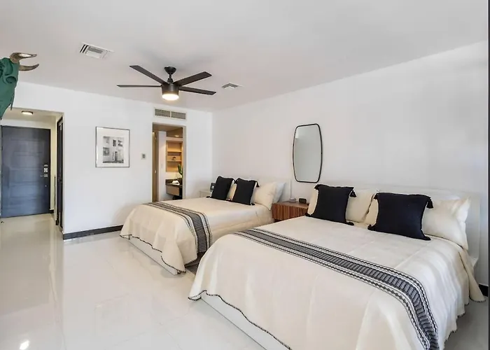 Cozy And 2 Beds 1 Bath Cabo Marina Apartment