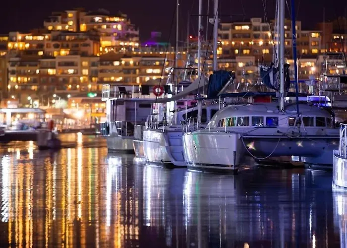Cozy And 2 Beds 1 Bath Cabo Marina Apartment
